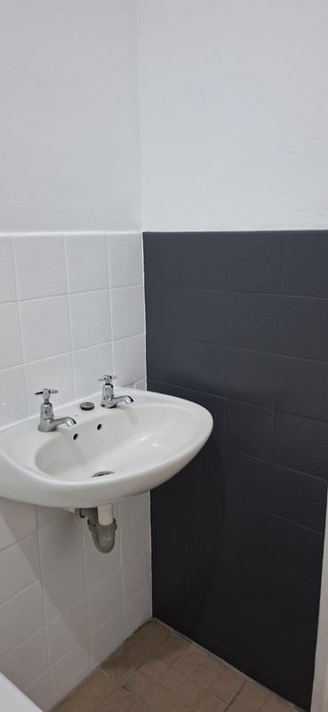 To Let 2 Bedroom Property for Rent in Maitland Western Cape